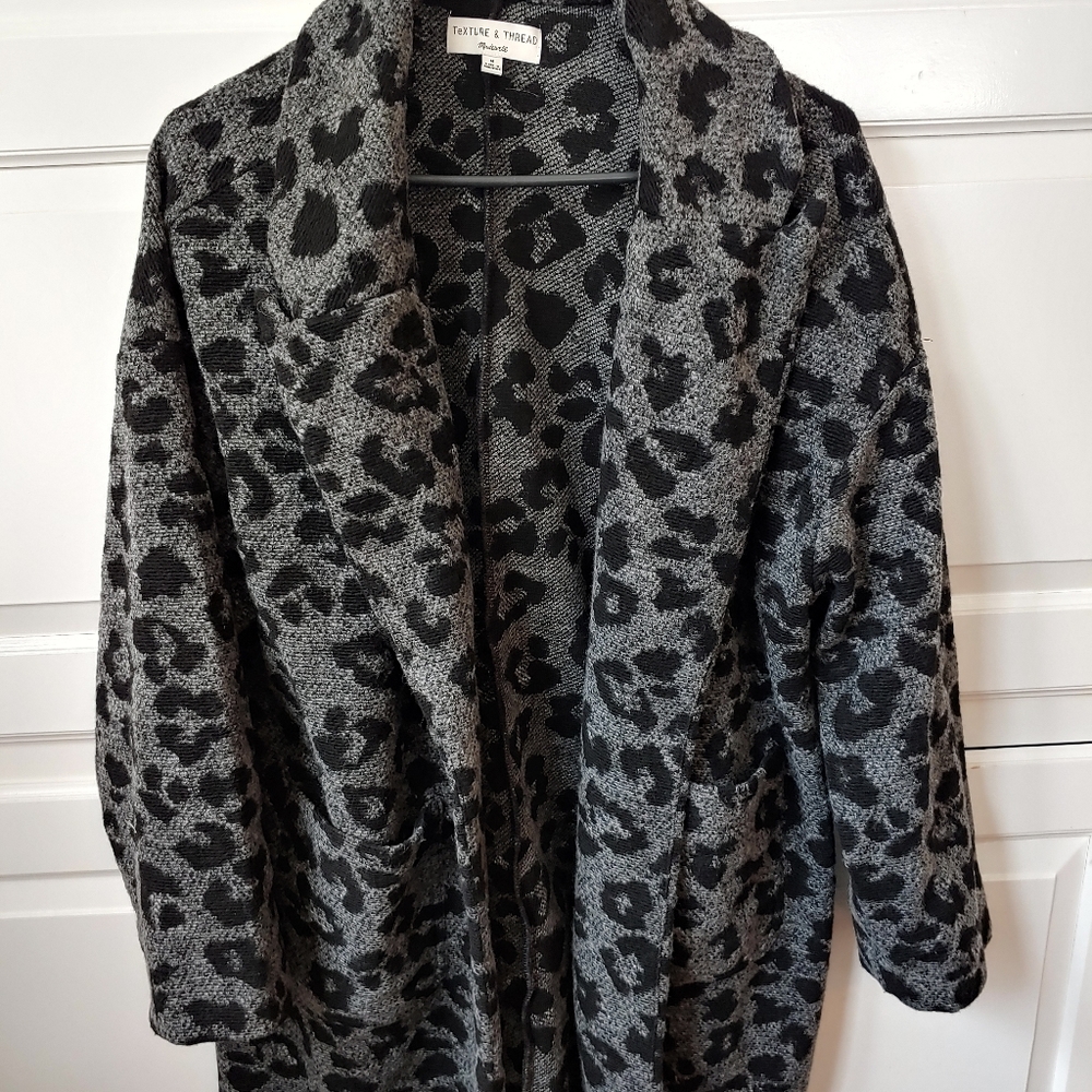 Texture and thread leopard blazer